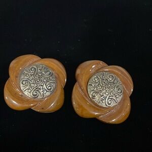 Vintage 80s resin flower design clip earrings